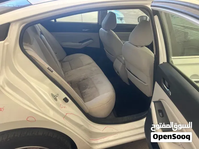 Nissan Altima 2019 photo 2