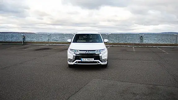 Mitsubishi Outlander 2019 photo 2