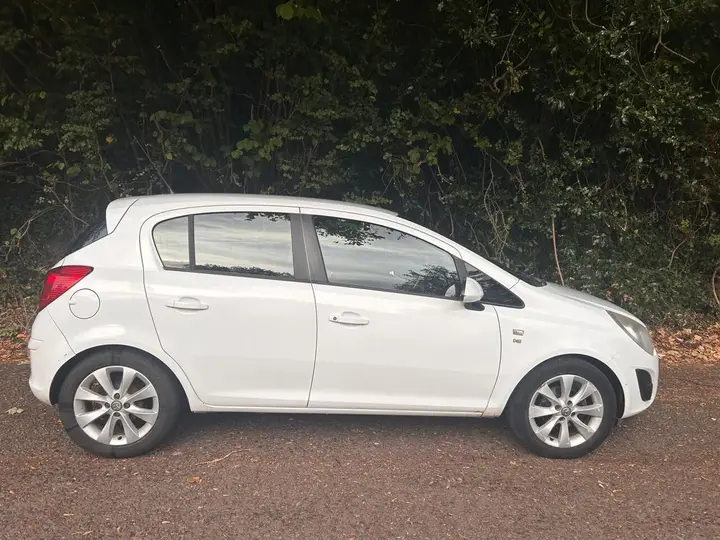 Vauxhall Corsa 2014 photo 2