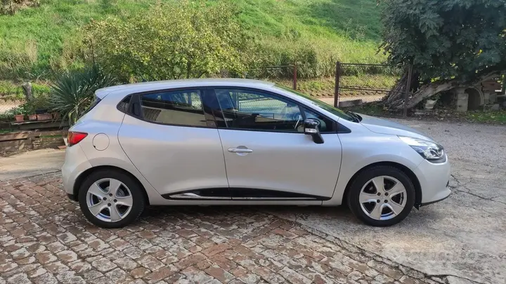 Renault Clio 2016 photo 2