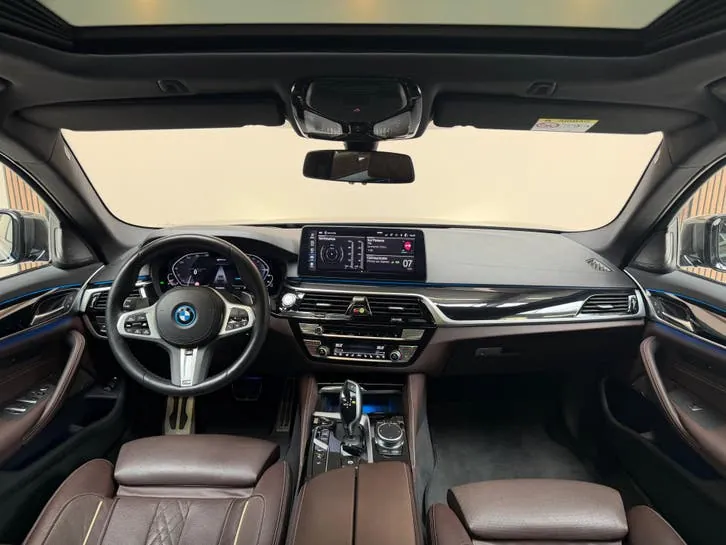 BMW 5 Series 2022 photo 2