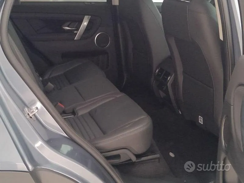 Land Rover Discovery Sport 2023 photo 5
