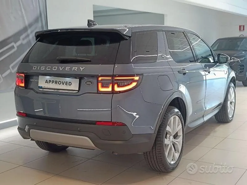 Land Rover Discovery Sport 2023 photo 2