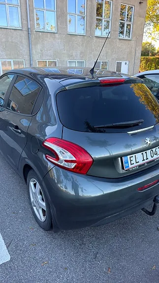Peugeot 208 2012 photo 4