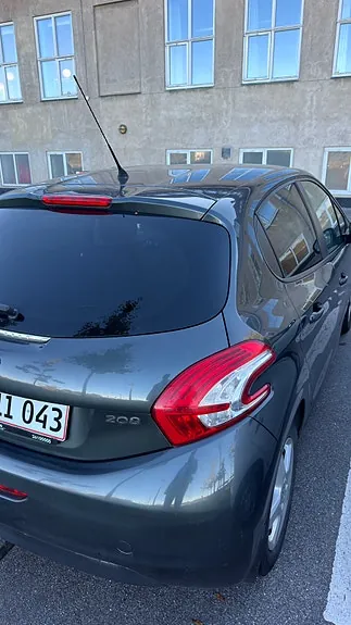 Peugeot 208 2012 photo 5