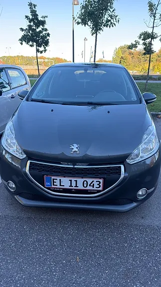 Peugeot 208 2012 photo 2