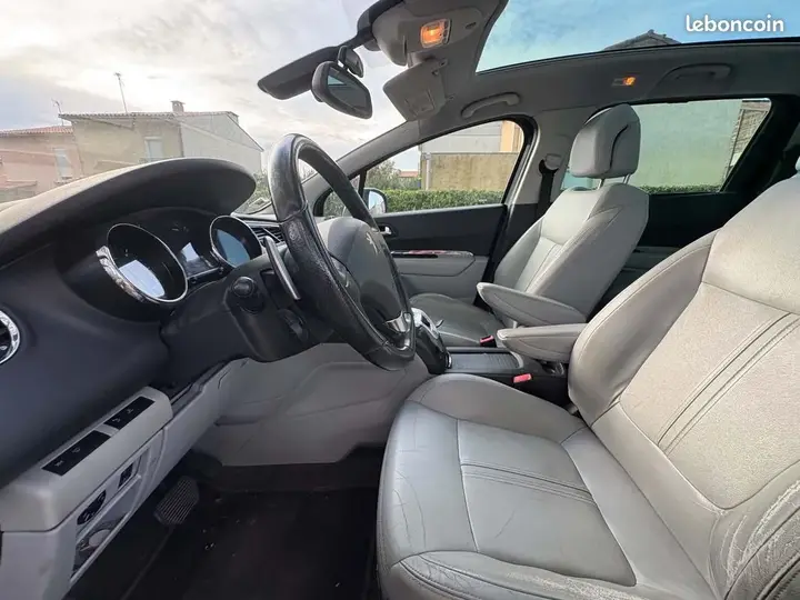 Peugeot 5008 2011 photo 3