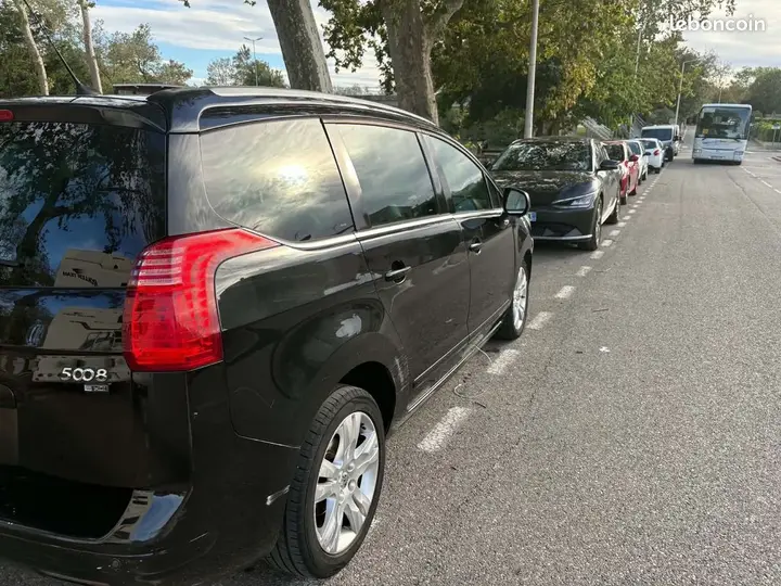 Peugeot 5008 2011 photo 2