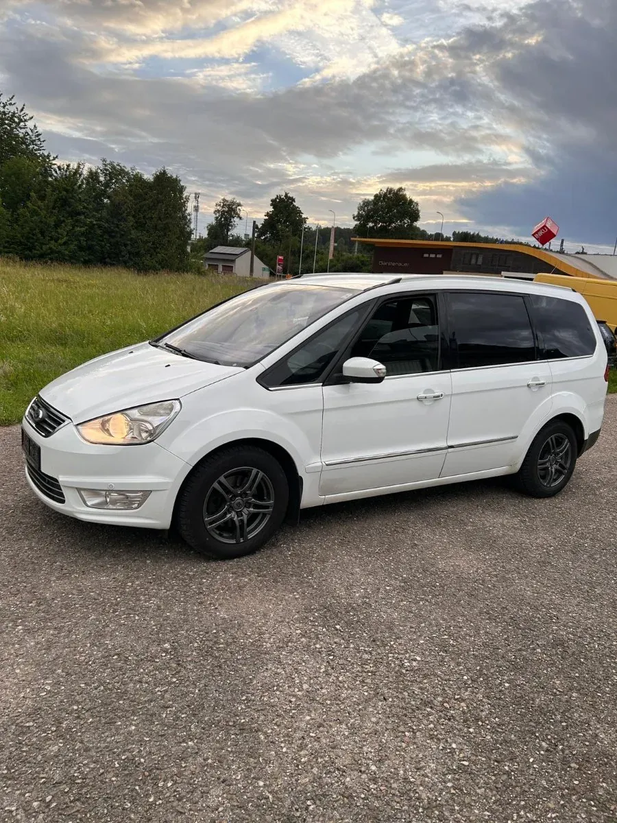 Ford Galaxy 2010 photo 3