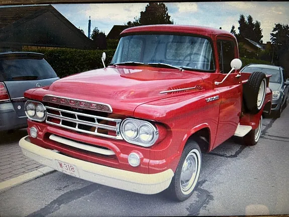 Dodge D100