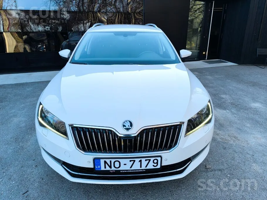 Skoda Superb 2019 photo 5