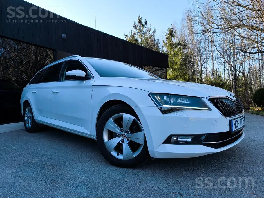 Skoda Superb 2019 photo 2