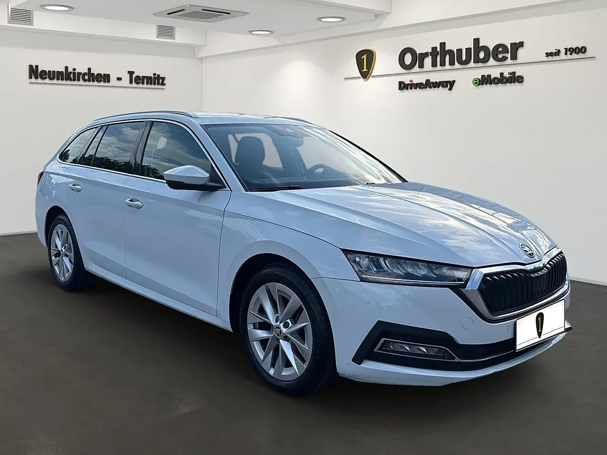 Skoda Octavia 2023 photo 2