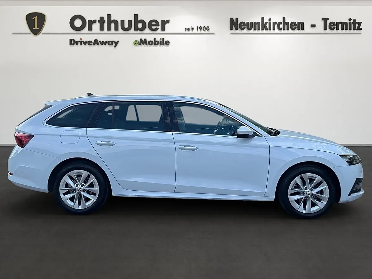 Skoda Octavia 2023 photo 3