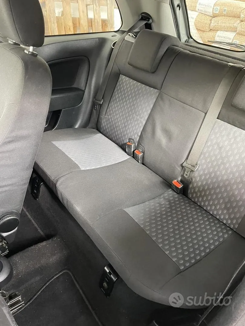 Ford Fiesta 2004 photo 5