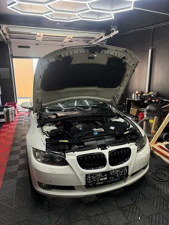BMW 3Er-Reihe 325I 2009 photo 2