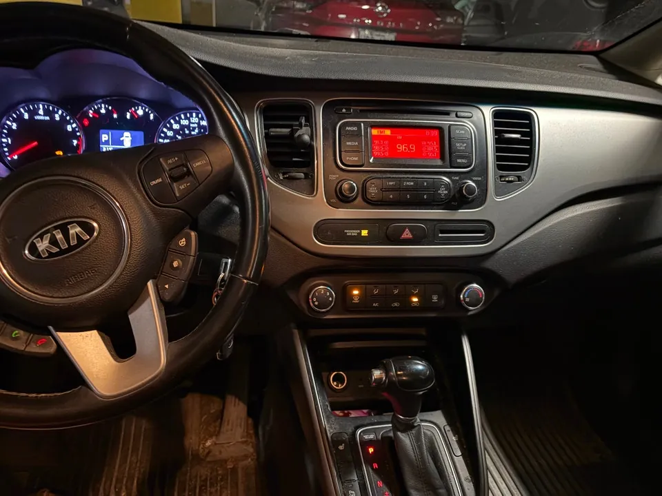 Kia Rondo 2015 photo 3