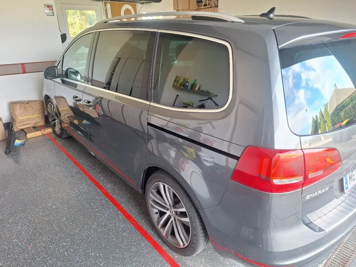 Volkswagen Sharan 2012 photo 2