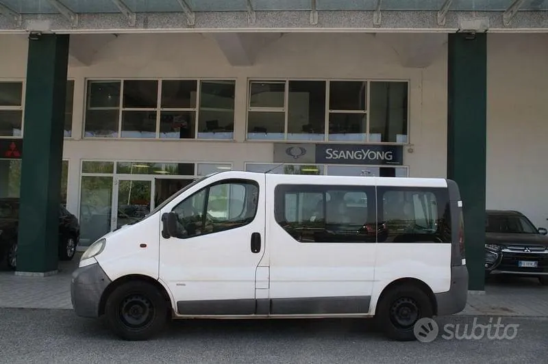 Opel Vivaro 2003 photo 2