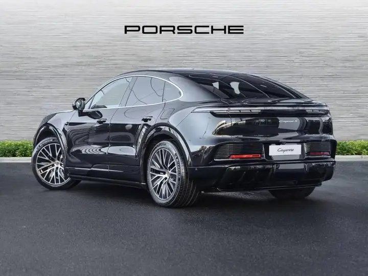Porsche Cayenne photo 2