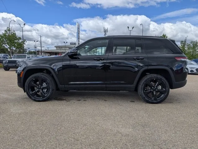 Jeep Grand Cherokee 2025 photo 3