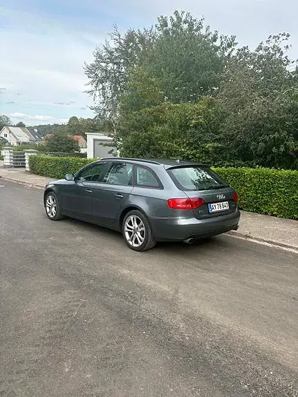 Audi A4 2011 photo 4