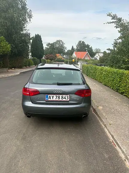 Audi A4 2011 photo 2