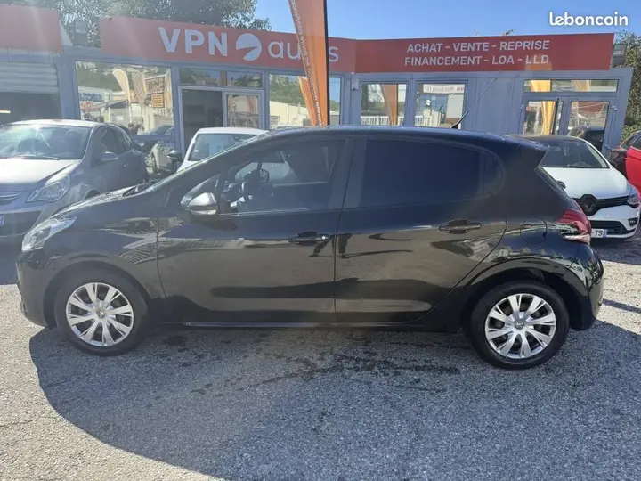 Peugeot 208 2017 photo 2