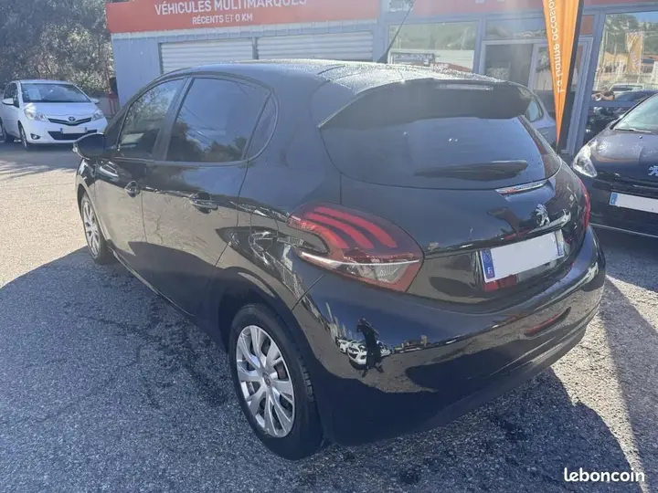 Peugeot 208 2017 photo 3