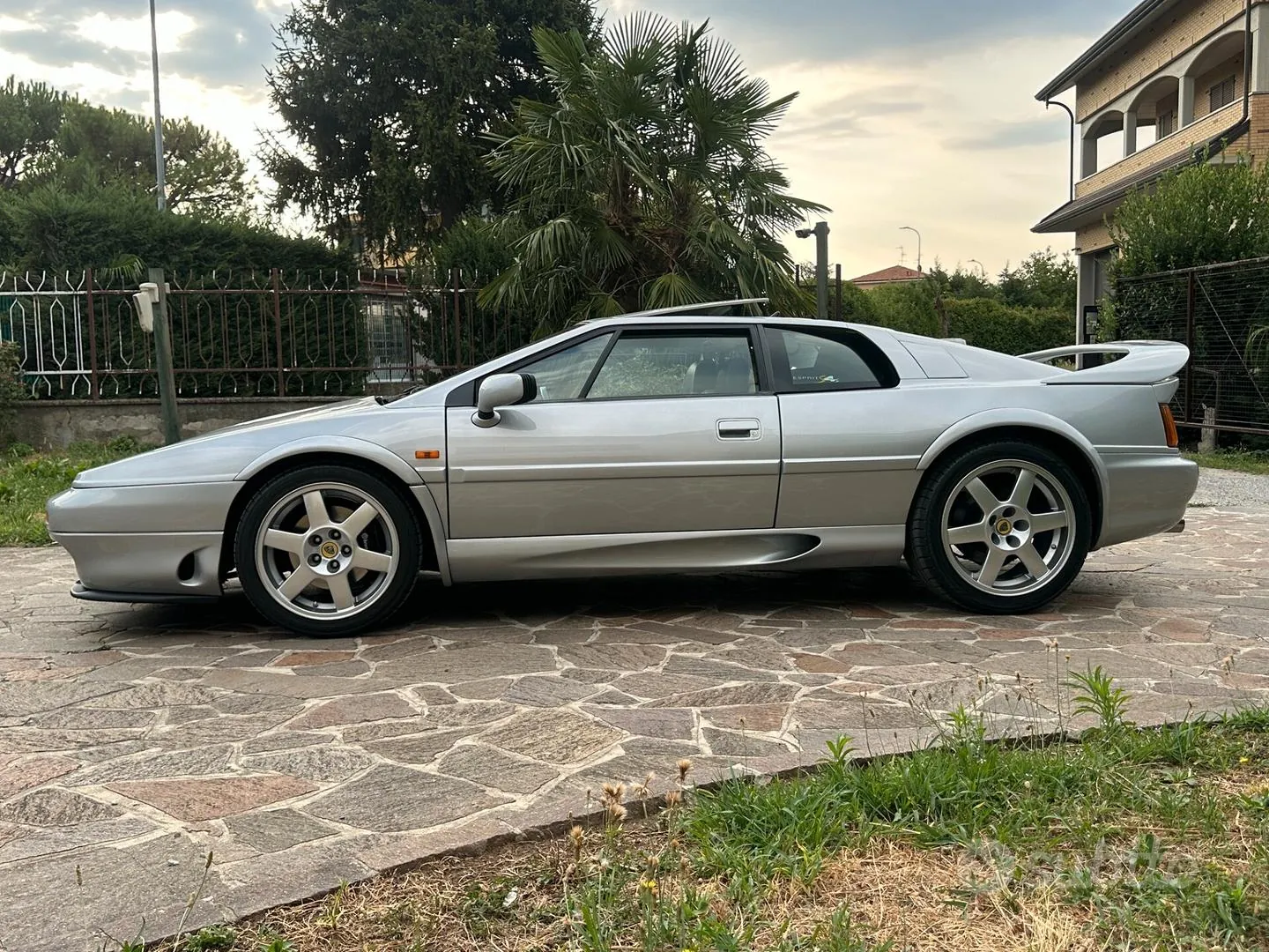 Lotus Esprit 1998 photo 3