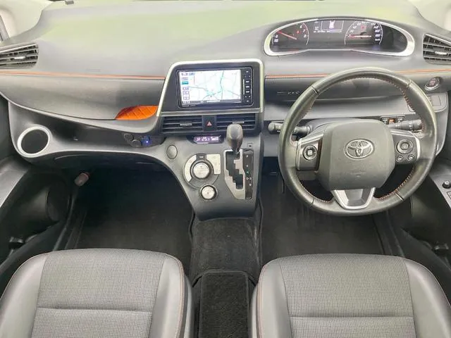 Toyota Sienta 2017 photo 2