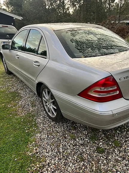 Mercedes-Benz C180 2002 photo 2