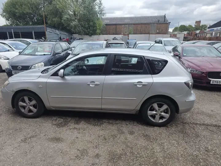 Mazda Mazda3 2006 photo 2