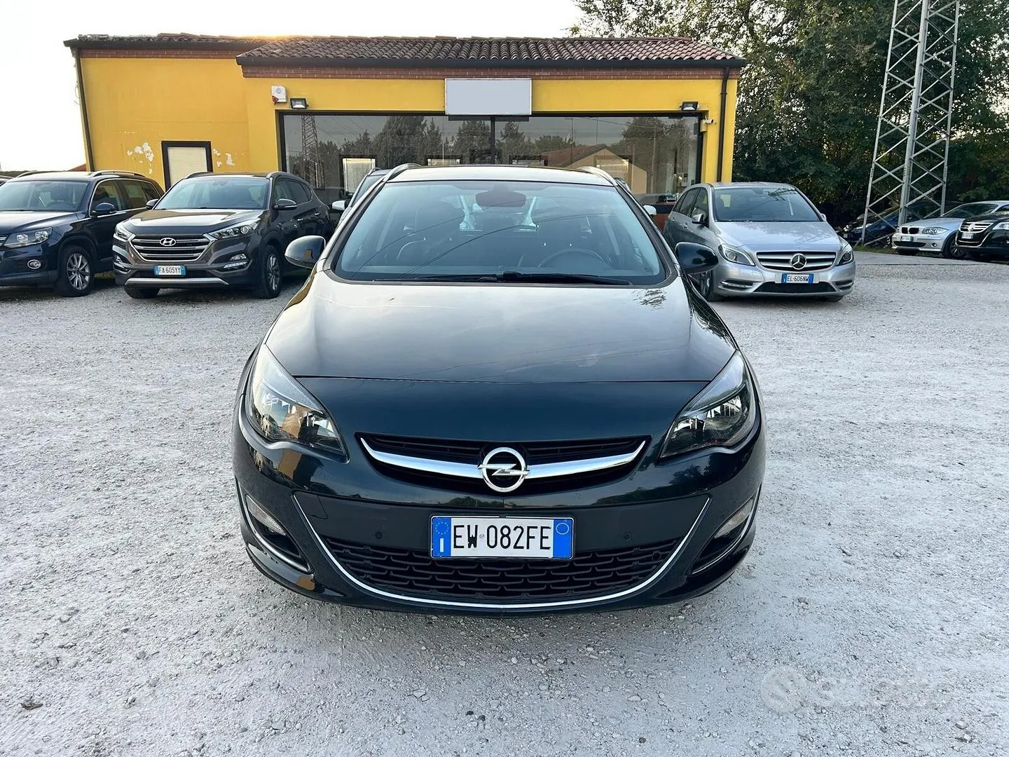 Opel Astra 2014 photo 2