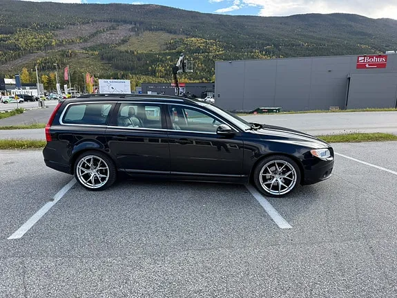 Volvo V70 2012 photo 2