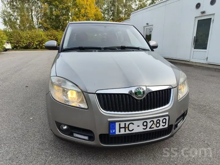 Skoda Fabia 2008 photo 2