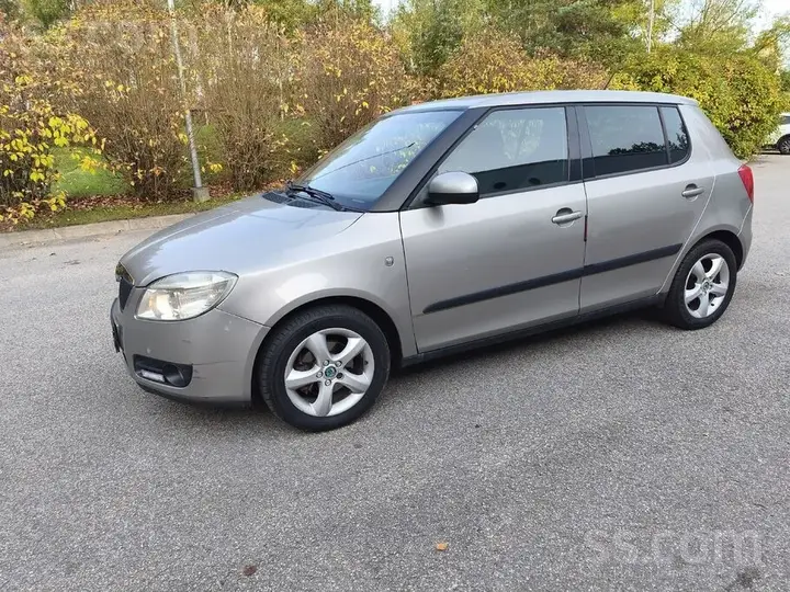 Skoda Fabia 2008 photo 3