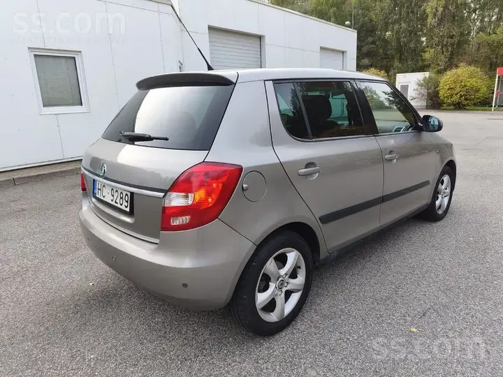 Skoda Fabia 2008 photo 5