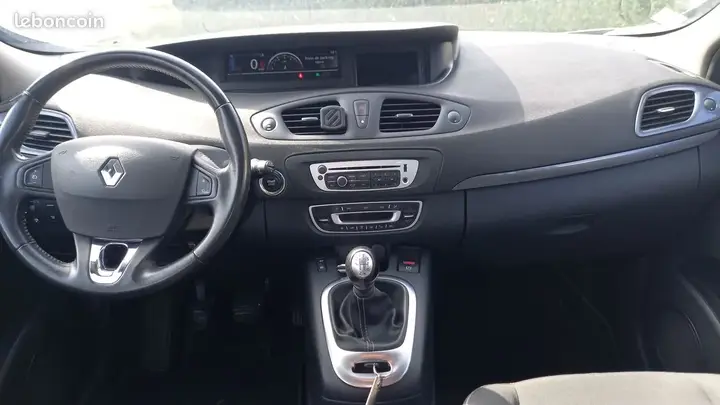 Renault Scenic 2015 photo 3
