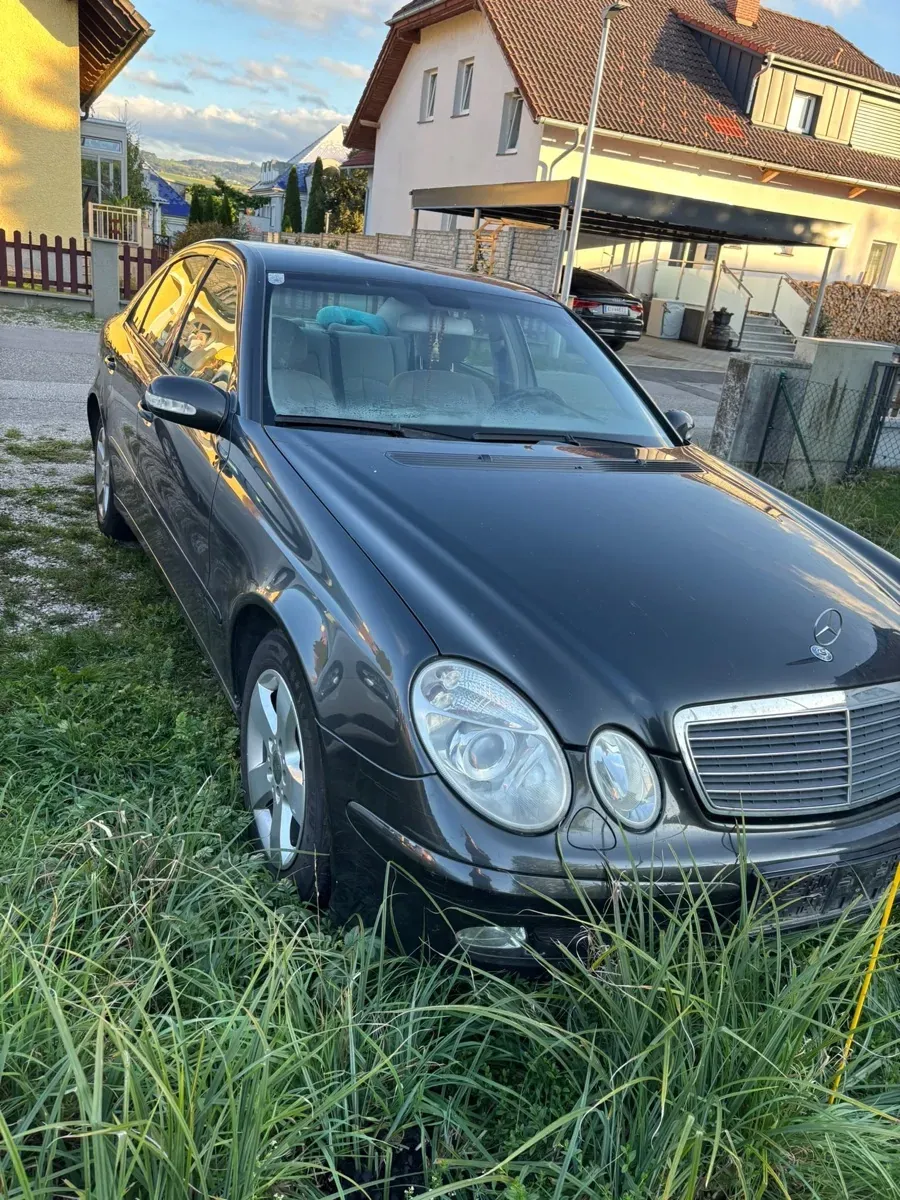 Mercedes-Benz Eklasse 2002 photo 2