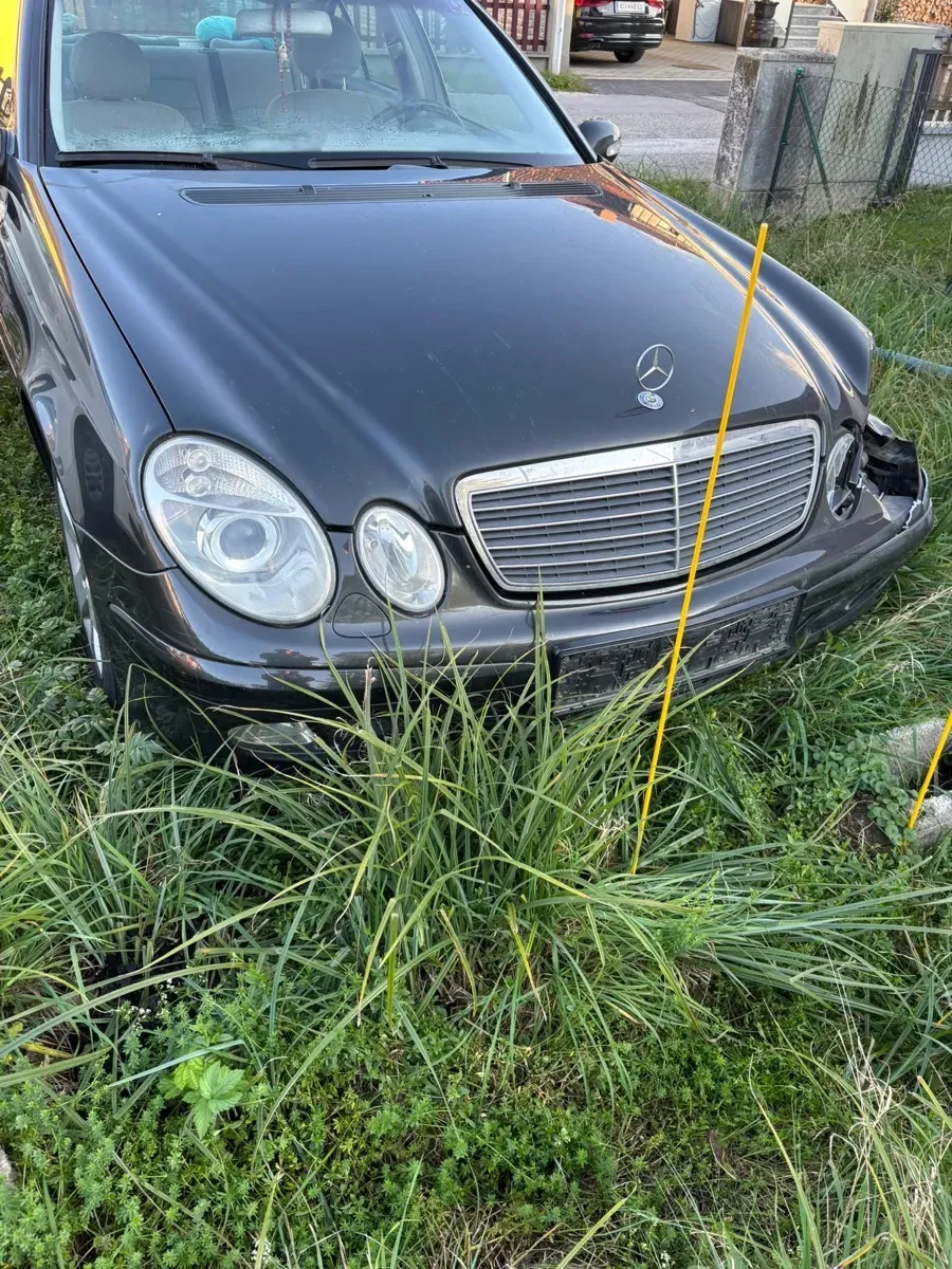 Mercedes-Benz Eklasse 2002 photo 3