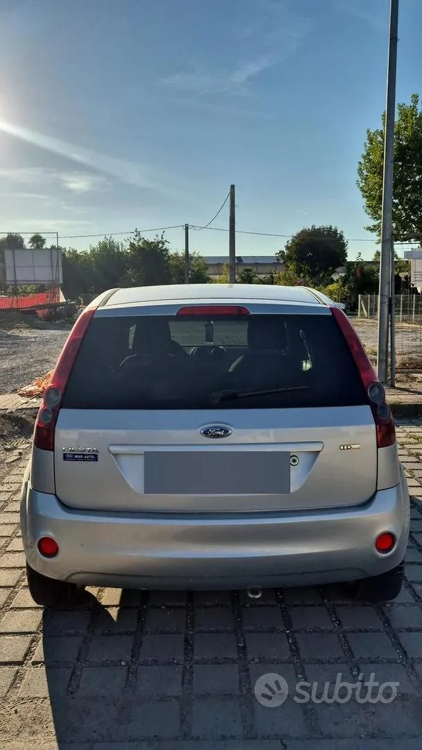 Ford Fiesta 2007 photo 2