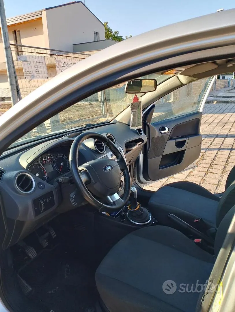 Ford Fiesta 2007 photo 3