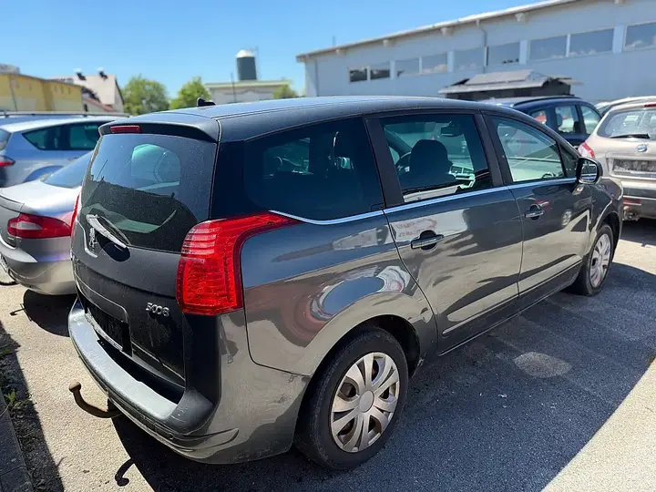 Peugeot 5008 2012 photo 3