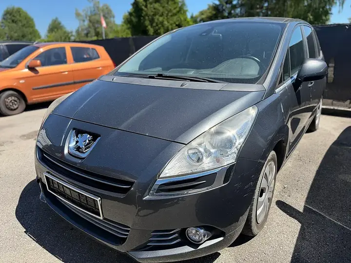 Peugeot 5008 2012 photo 2