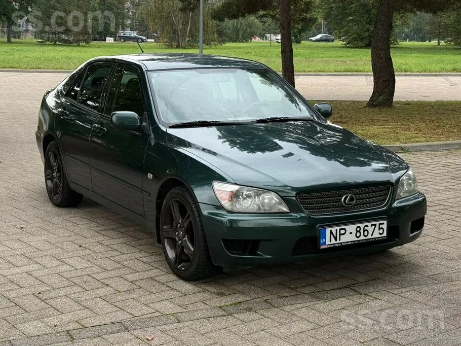 Lexus Is200