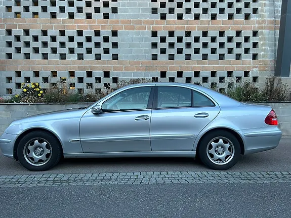 Mercedes-Benz E200 D 2005 photo 3
