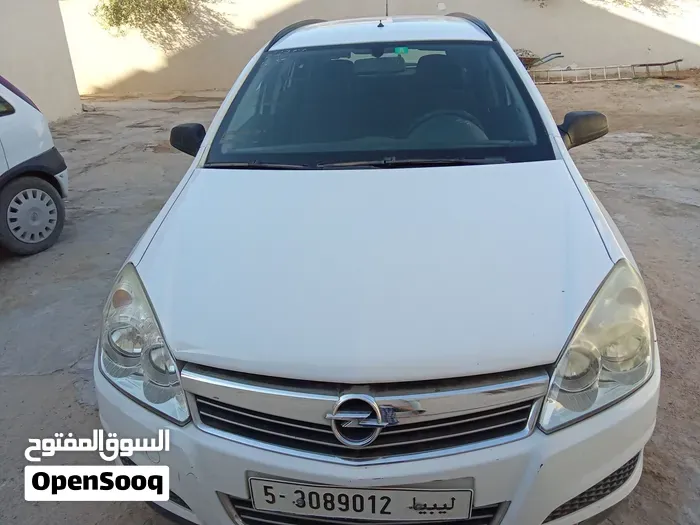Opel Astra 2009 photo 2