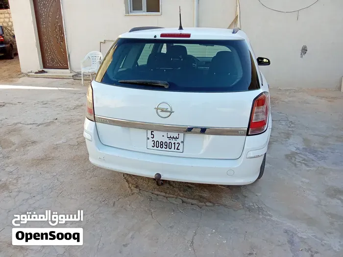 Opel Astra 2009 photo 4