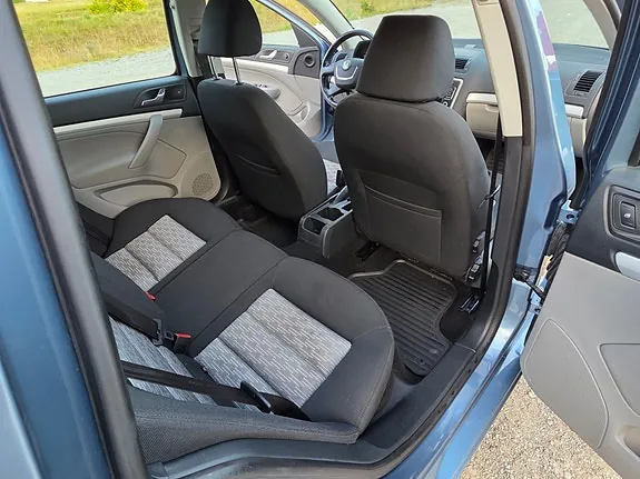 Skoda Octavia 2011 photo 5